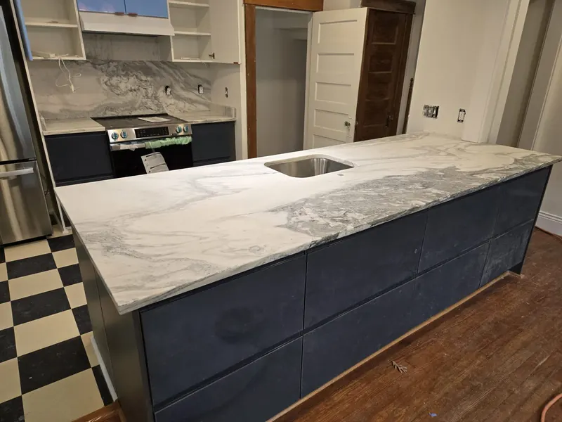 White and gray marble-look island with navy cabinets – Beltway Countertops, Northern Virginia