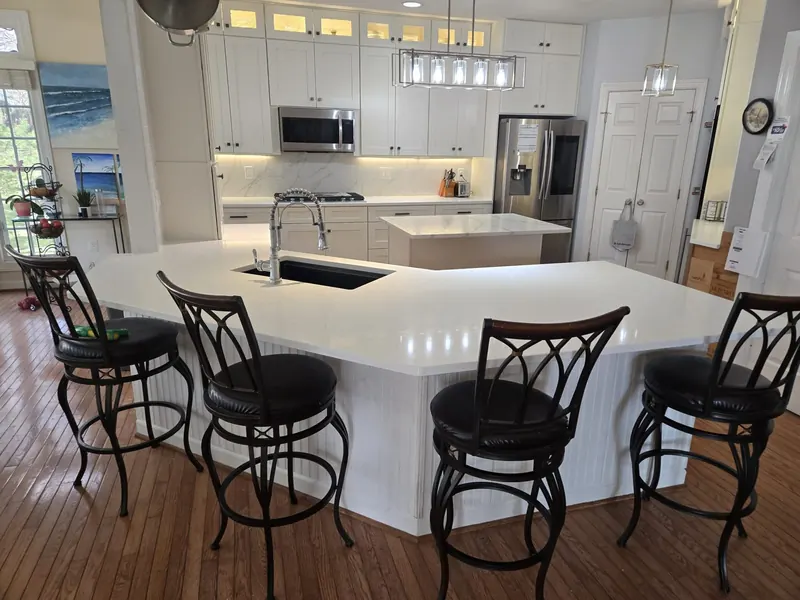 White quartz angled island with bar stools – Beltway Countertops, Northern Virginia