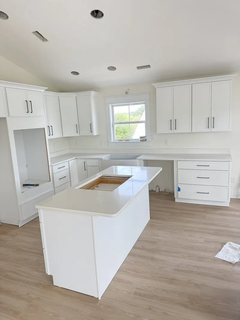 White quartz kitchen island with white shaker cabinets – Beltway Countertops, Northern Virginia